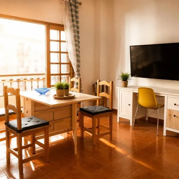 Tenerife candelaria vacaciones, quiet apartment near the ocean and local food spots and coastal walks, FAST WIFI,位于坎德拉里亚的酒店