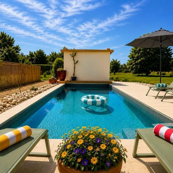 Villa 8 personnes avec piscine chauffée, Jardin de 6000 m2, 25mn de Lyon，位于Sainte-Euphémie的酒店