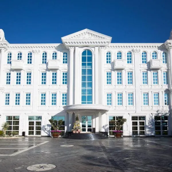 Hotel Britania，位于Bërxull的酒店