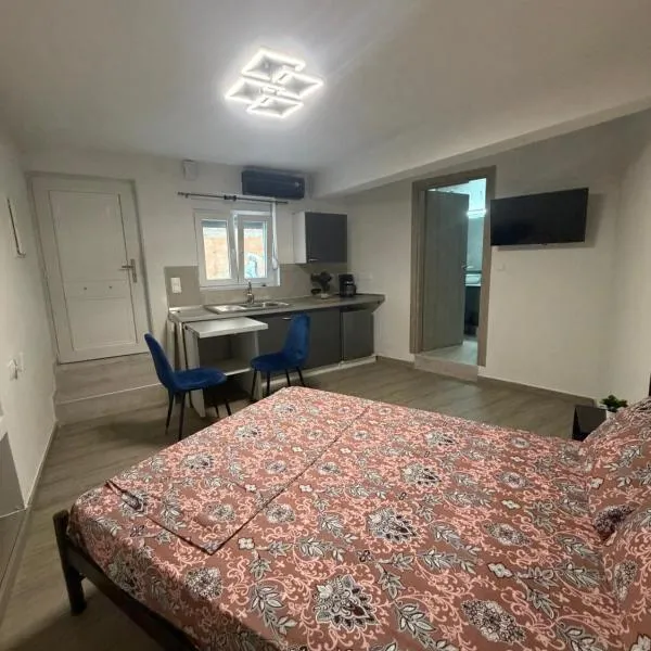 hidden modern studio，位于Vathý的酒店