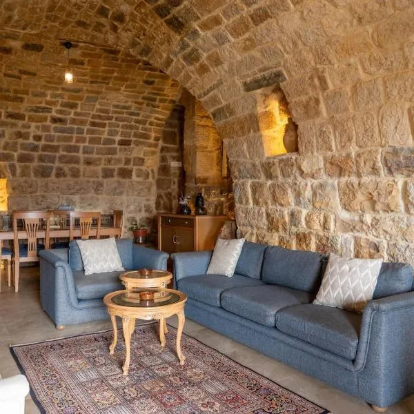 Authentic 2 bedrooms house in the heart of Ehden，位于埃赫登的酒店