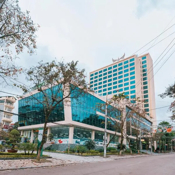 老街孟青格兰德酒店，位于Cốc Lếu的酒店