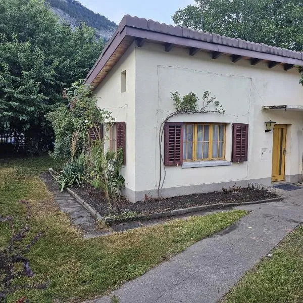 Cozy Garden House in Felsberg near Chur,位于Felsberg的酒店