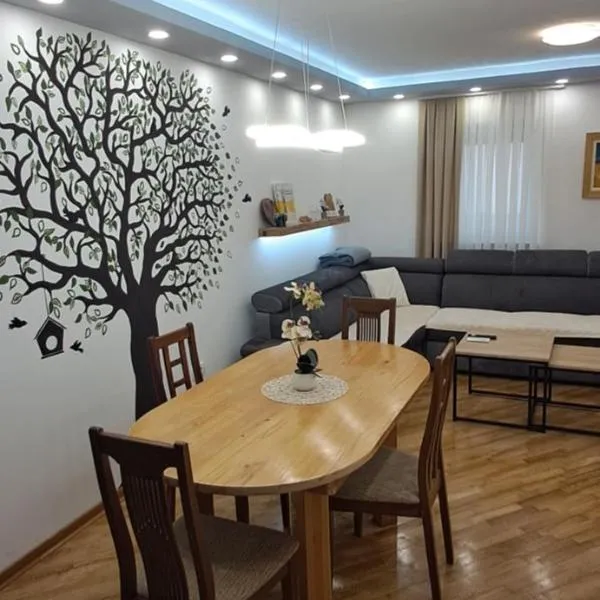 Modern downtown apartment with free parking,位于Široki Brijeg的酒店