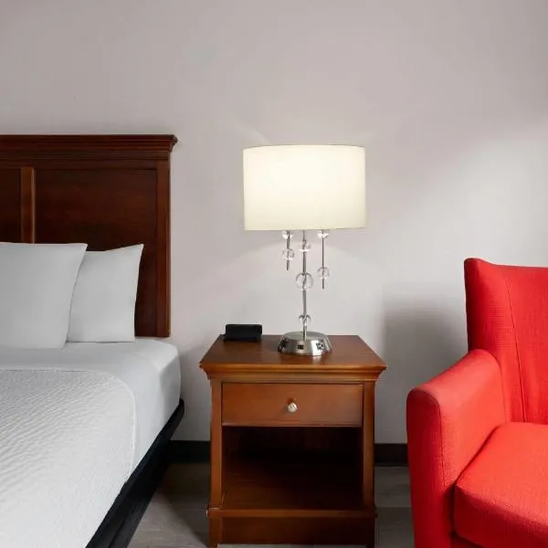 Baymont Inn & Suites by Wyndham Morrow - Atlanta I-75 South，位于莫罗的酒店