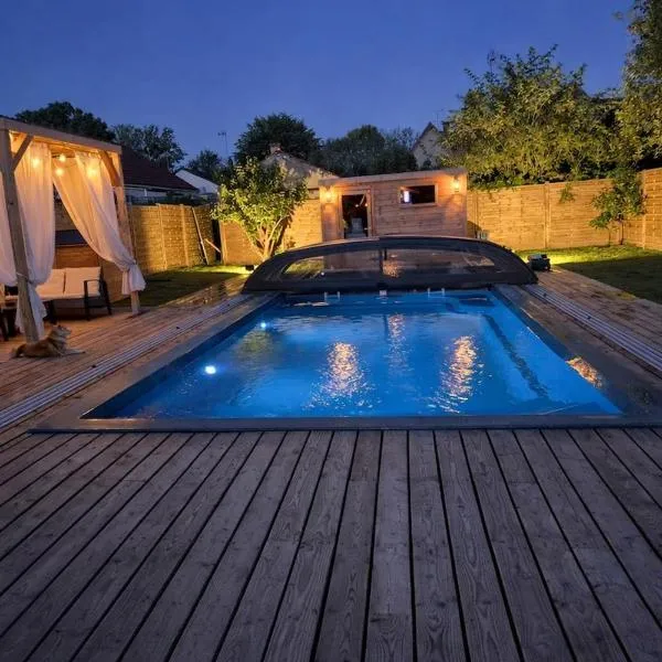 Lodge avec piscine chauffée privative et ou Studio avec son SPA, SAUNA HAMAMM privatifs，位于Cepoy的酒店