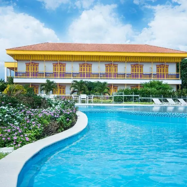 Hotel Mocawa Resort，位于Tres Esquinas的酒店