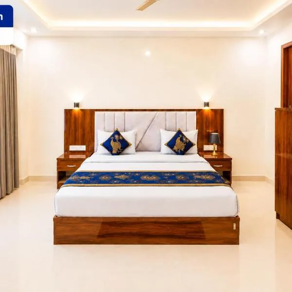 Premium Radhe Dham Hotel & Restaurant - Fully AC - Only 5 Min Drive to Prem Mandir, Newly Build，位于范兰德凡的酒店