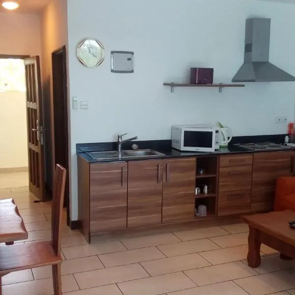 Bamburi Beach Studio Apartment B41，位于班布里的酒店