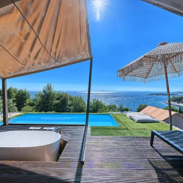 Golden Haven Luxe Glamp Resort,位于穆泰尔岛的酒店