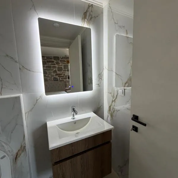 ANEMÉLIA stone suites - Sea & Mountain View，位于Elaiokhórion的酒店