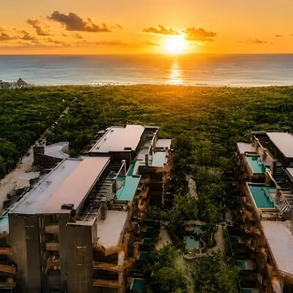 Jungle Guardian - Rooftop Pool & Beach Club，位于图卢姆的酒店