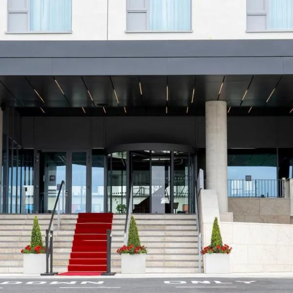 Radisson RED Galway，位于戈尔韦的酒店
