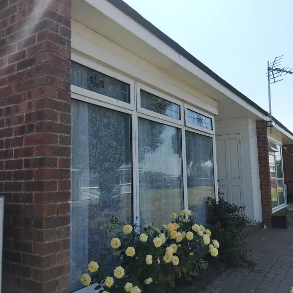 "Trinity" Chalet in Sundowner Hemsby，位于赫姆斯比的酒店