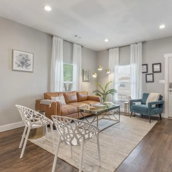 Tulsa Boho Bungalow | King Bed• Near Dtwn•EXPO•TU，位于塔尔萨的酒店
