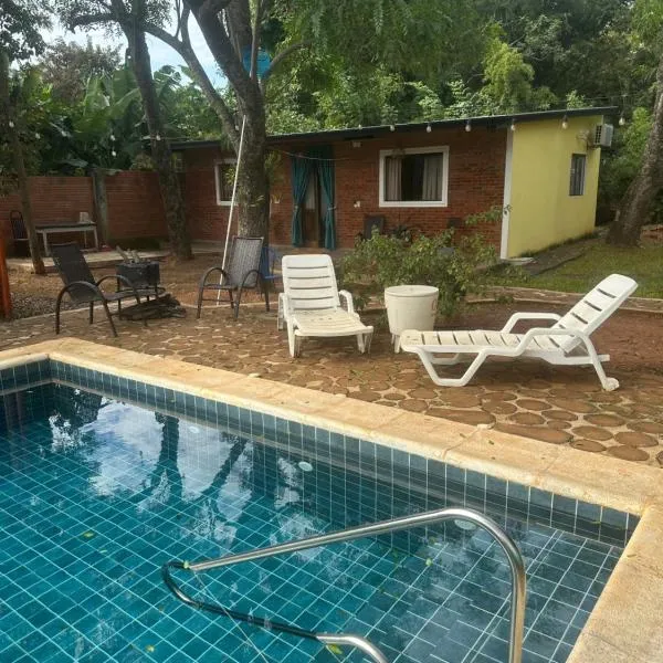 Aparthotel Helena Suites，位于比亚里卡的酒店