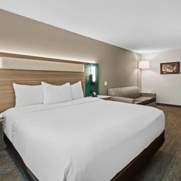 Econo Lodge Inn & Suites Santa Fe South，位于圣达菲的酒店