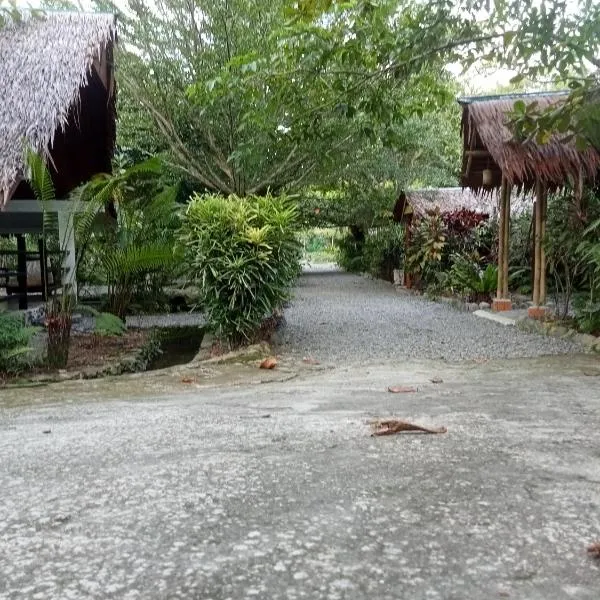 Magpie homestay & jungle trekking especially for guest trekking with us，位于武吉拉旺的酒店