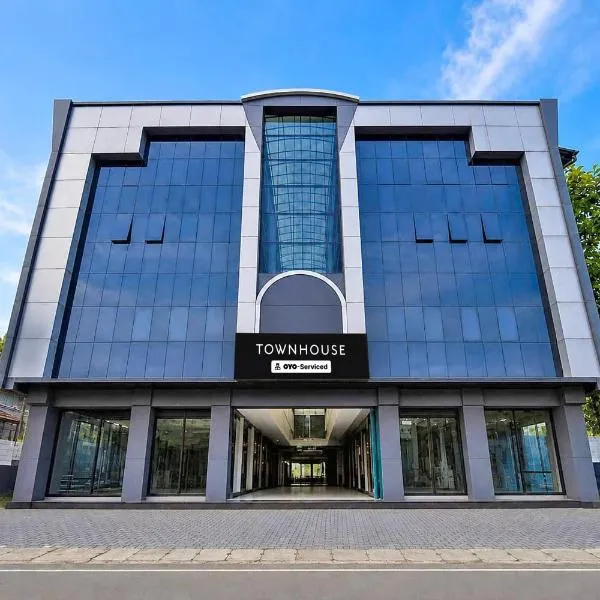Townhouse Kozhencherry Formerly The Beige Hotel，位于Pathanāmthitta的酒店