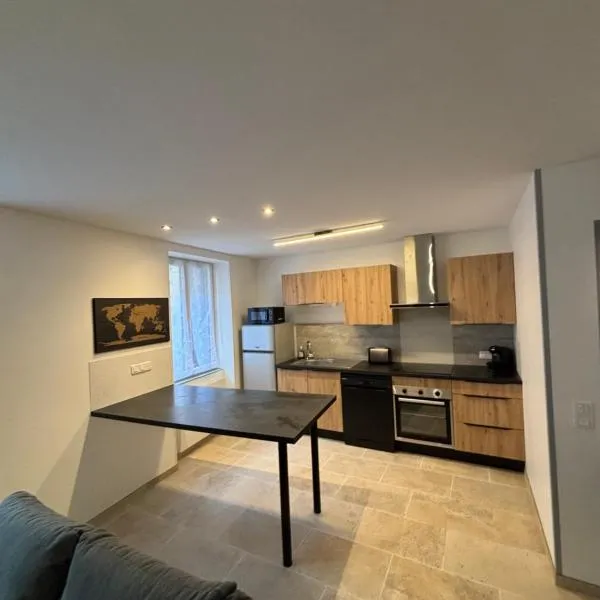 Maison rénovée 6 personnes 3 Chambres，位于沙纳克的酒店