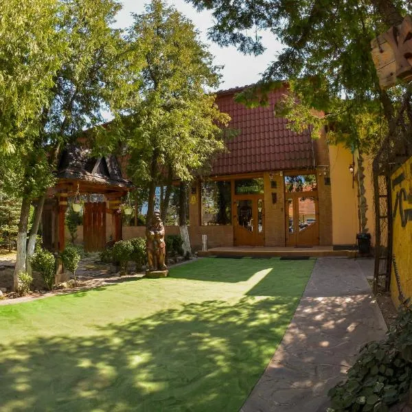 Stizhok Hotel & Restaurant，位于Berehomet的酒店