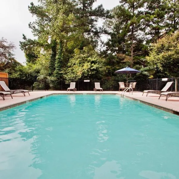 Holiday Inn Express & Suites Buford NE - Lake Lanier by IHG，位于比福德的酒店