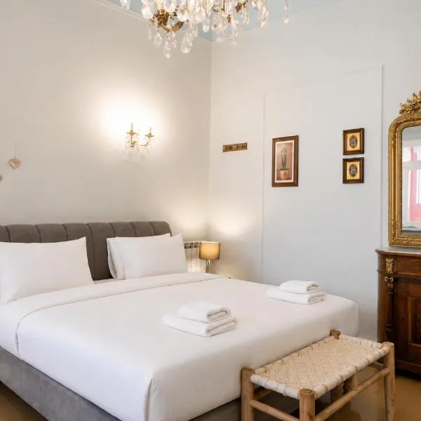 Neoclassical Mansion in Andros Town by Explore Andros，位于安德罗斯的酒店