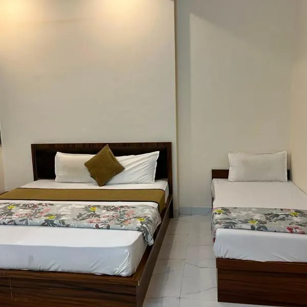 Hotel Banshi Wala - Best Hotel in Khatu Shyam ji Near Khatu shyam ji Tample，位于Khātu的酒店