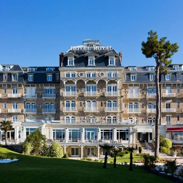 拉波勒皇家吕西安巴里亚酒店，位于Clis的酒店