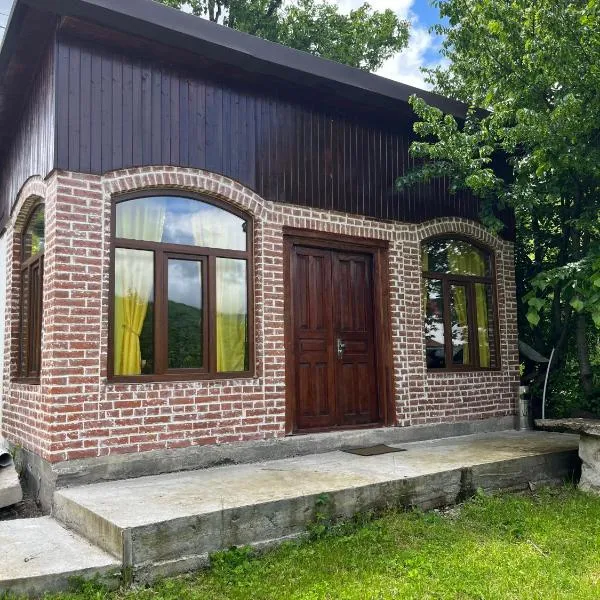 Marisi Cottage - კოტეჯი მარისი，位于安布罗劳里的酒店