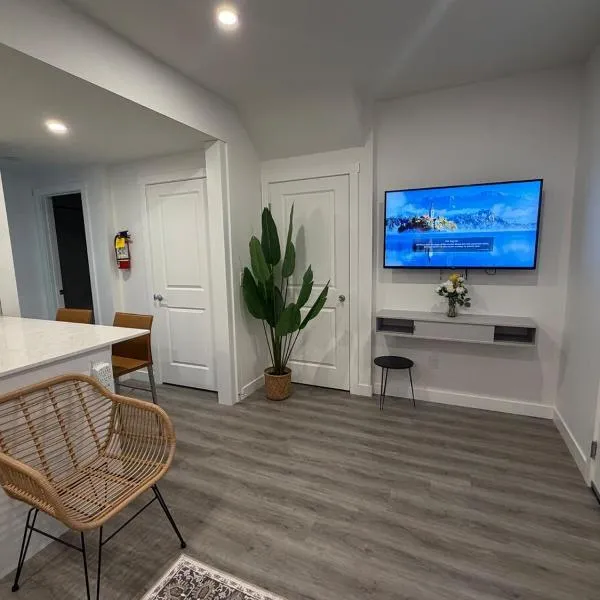 Modern Rangeview Stay Near YMCA & Cineplex Cinema，位于卡尔加里的酒店