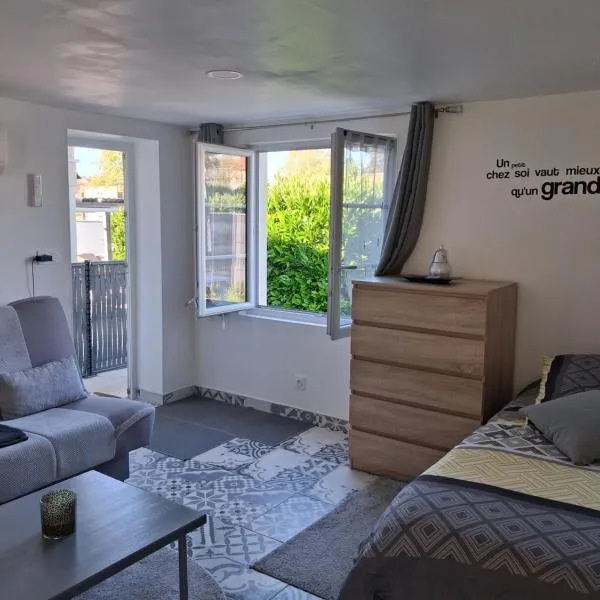 Studio calme climatisé avec borne recharge VE,位于Marcilly-sur-Tille的酒店