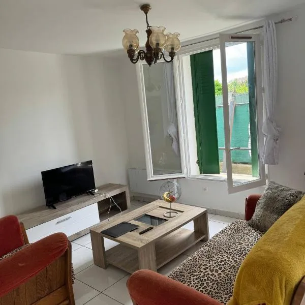 Ground-Floor Apartment With private Garden，位于埃唐普的酒店