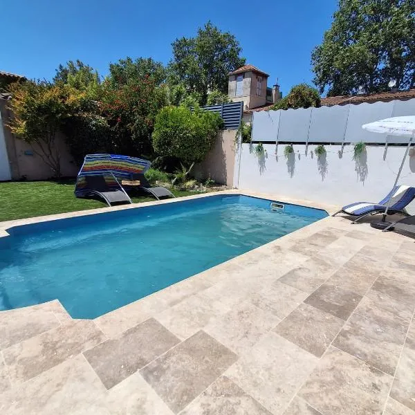 Maison indépendante 30 m2 avec terrasse privée centre ville Marignane，位于马里尼亚讷的酒店