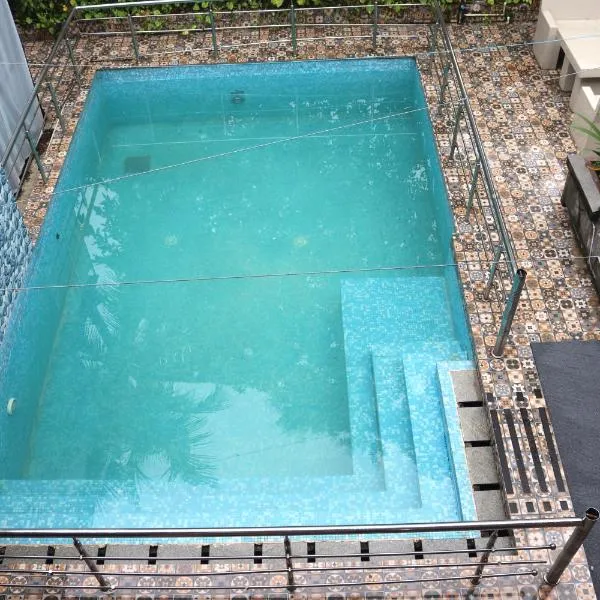 Luxury Villa Large Private Pool,位于莱查克的酒店