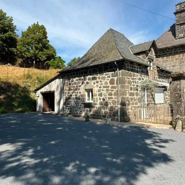 Gîte 4 personnes dans le Cantal Animaux bienvenus，位于拉塞勒的酒店