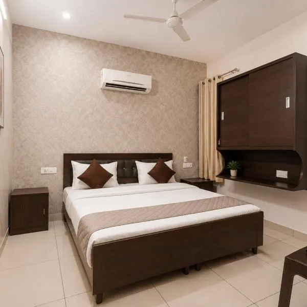 Hotel Devine Opp Jubilee Walk Mall & Near Gurdwara Sohana，位于苏哈纳的酒店