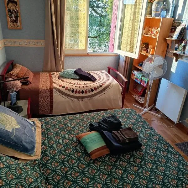 Chambres d'hôtes Chez nous，位于Nantheuil的酒店