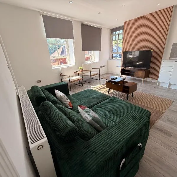 Green Haven, Cozy 2 Bed Apts, park view, family retreat and contractors，位于伍尔弗汉普顿的酒店