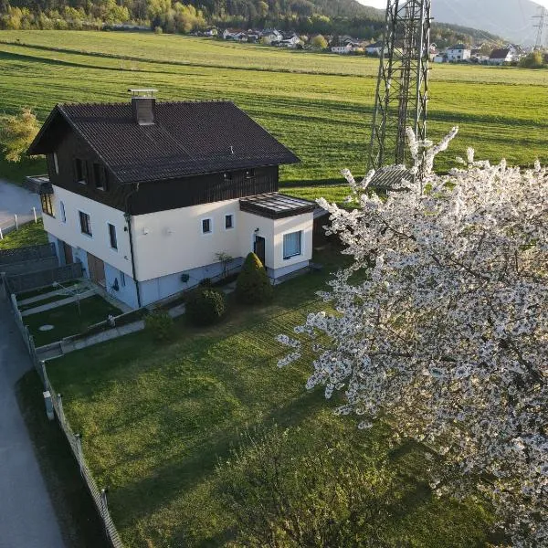 Apartment nahe Semmering mit Sauna, Kamin & Terrasse，位于Enzenreith的酒店