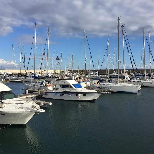 Puerto Calero Boat，位于卡列罗港的酒店