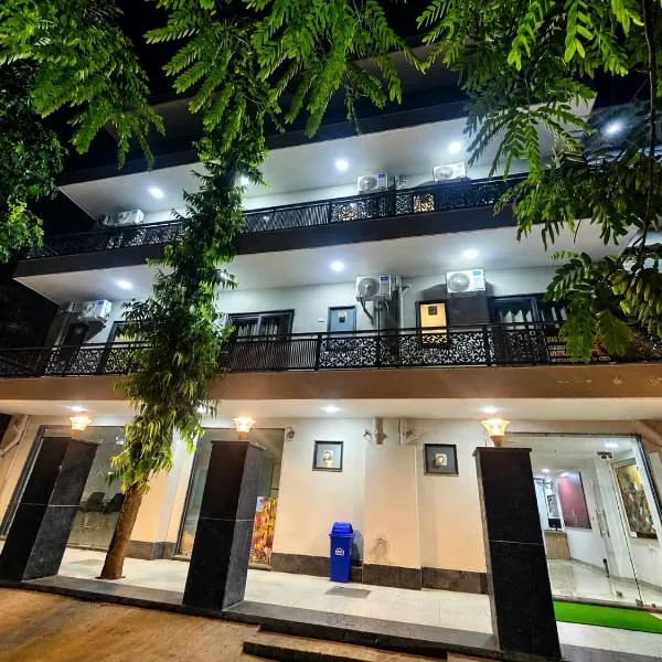 Star Studio Service Apartment Near Medanta Hospital Gurgaon,位于古尔冈的酒店