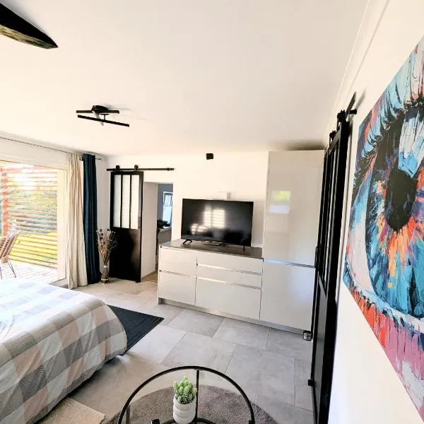 Tranquillity in a modern unit，位于Bazugues的酒店