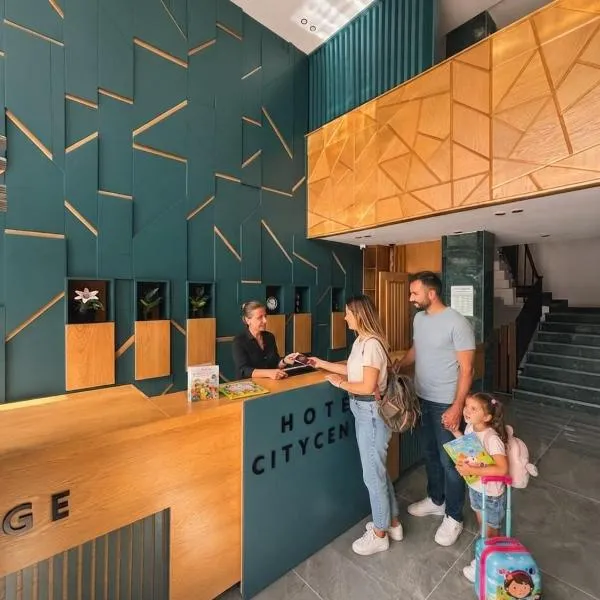 Hôtel City Center，位于纳祖尔的酒店