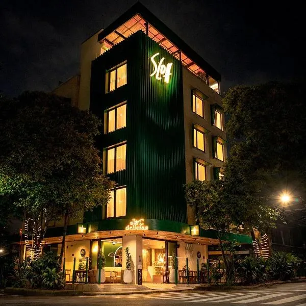 Sloh Hotel & Bar Manila Medellin，位于麦德林的酒店