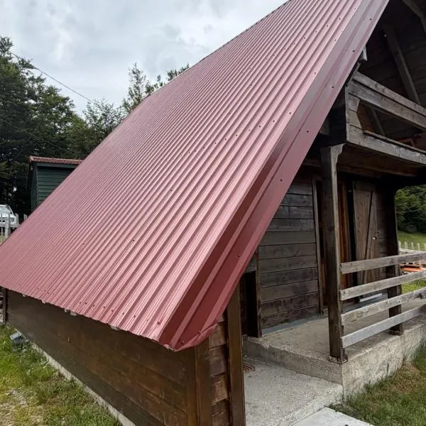 Planinska Koliba Mo,位于Katun Božički的酒店