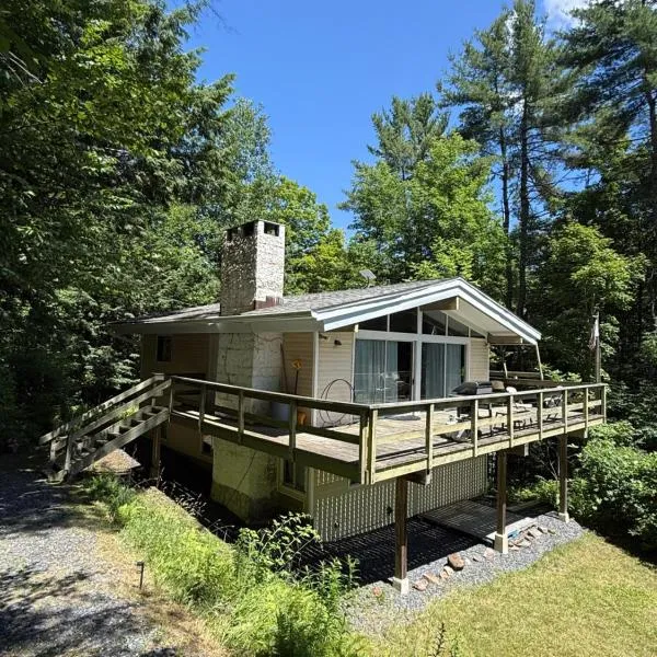 Cabin on the hill Ascutney，位于Jenneville的酒店