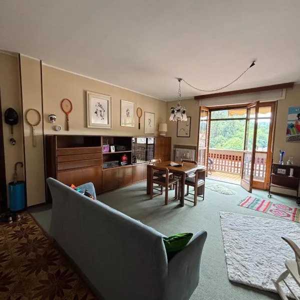 Elegant Retro Flat 3 Bedrooms near Oasis Zegna,位于Trivero的酒店