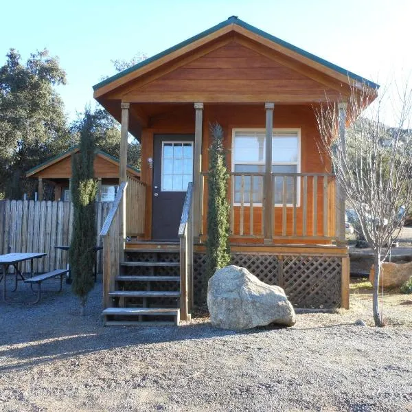 Oakzanita Springs Camping Resort Cabin 2，位于Descanso的酒店