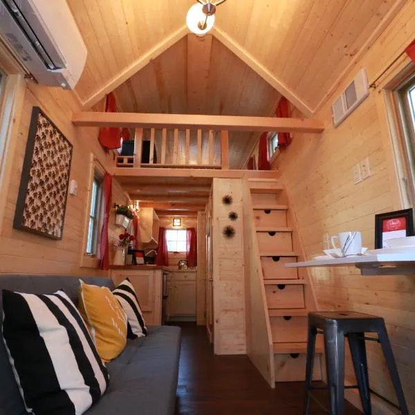 Verde Valley Tiny House 18，位于卡顿伍德的酒店